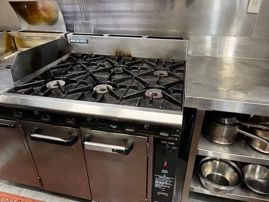 Commercial gas cooker connection