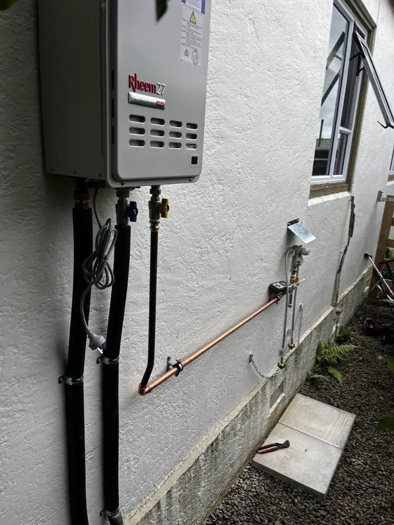 Continuous gas hot water install
